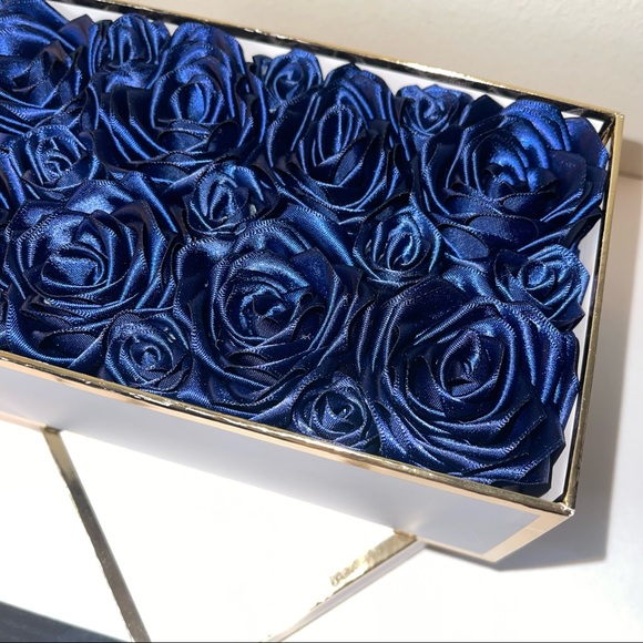 Handmade ribbon roses🎀 - Picture 4 of 5